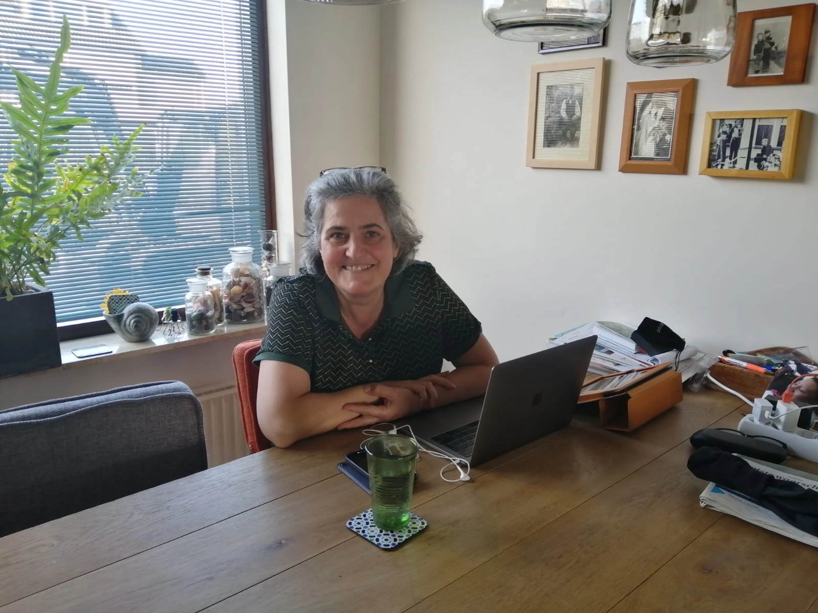 Statushouders voor de klas: ervaringen van een schoolleider Annet van de Wouw