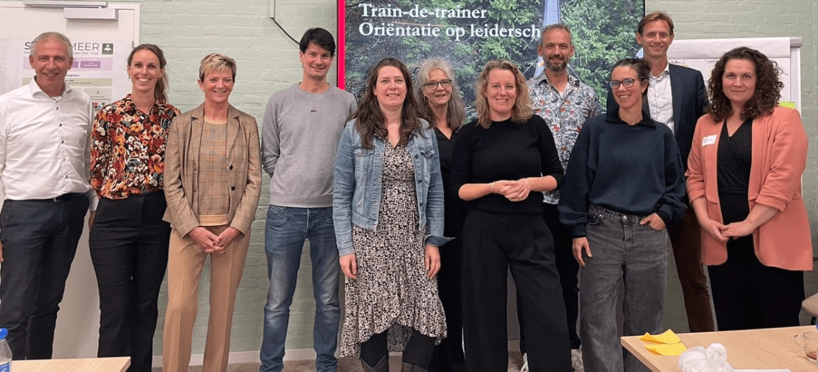 Klaar voor de start in leiderschap: ontdekken of schoolleiderschap bij je past Groepsfoto trainers klaar voor de start